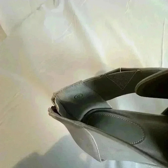 NWOT - Light Gray Wedge Sneakers with Cut out (Size 8) - Picture 4 of 8